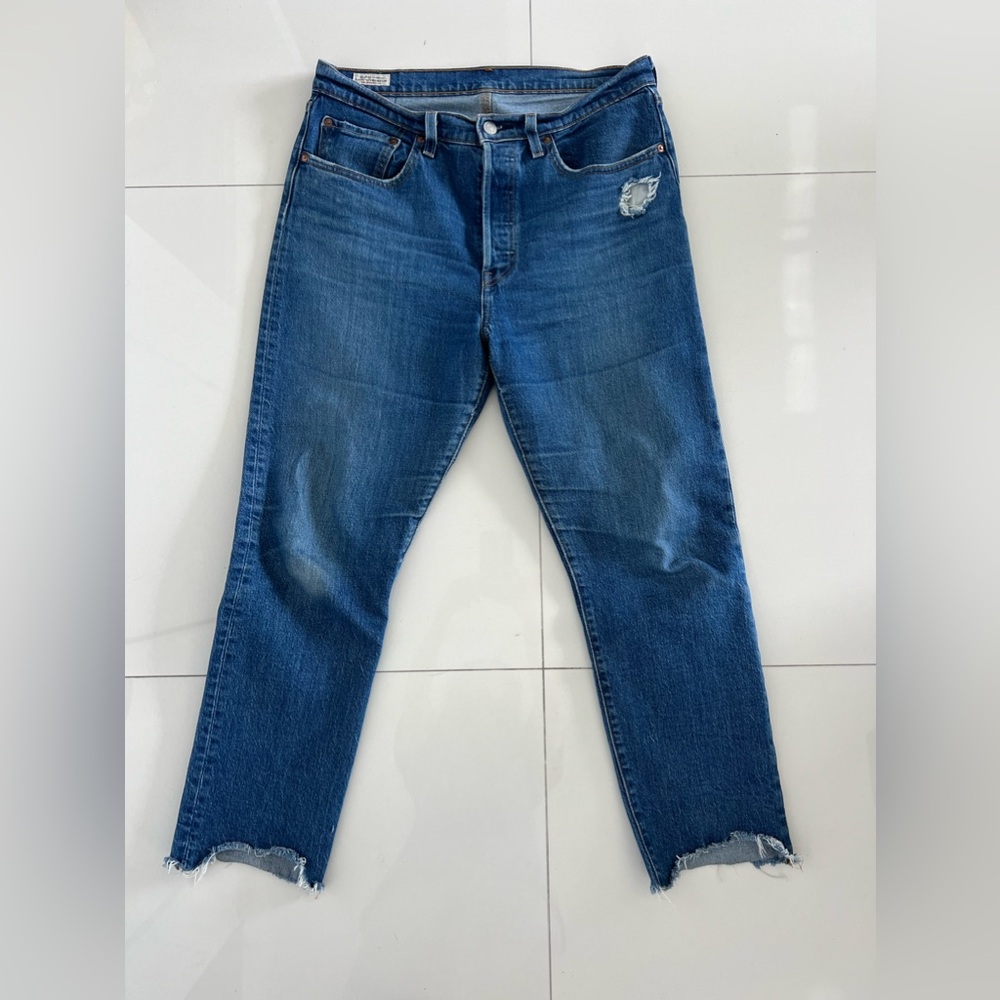 Levi’s women 501 raw Hem size 30 L 28